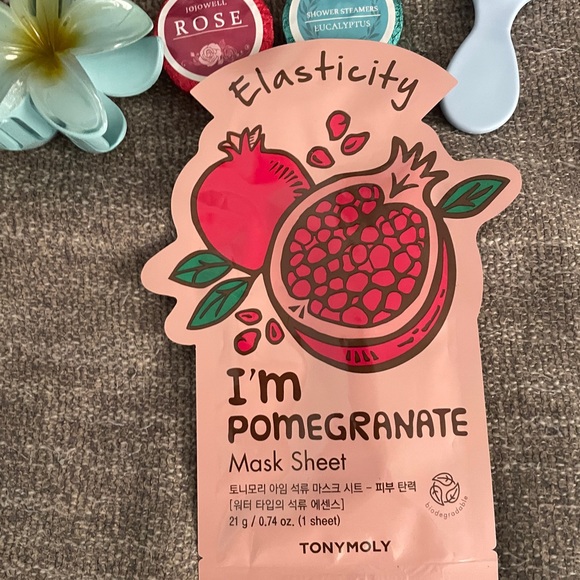 Brown Crocodile Pattern Clutch with Skincare Set - Picture 4 of 6